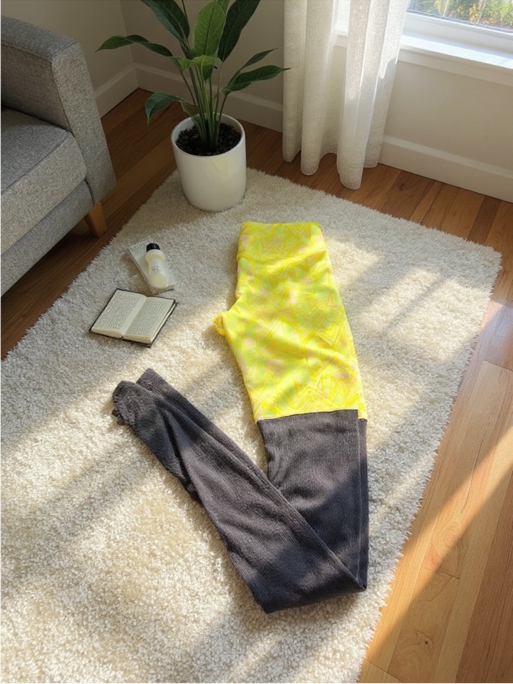 ALO Yoga Two-Tone Yellow & Charcoal Leggings